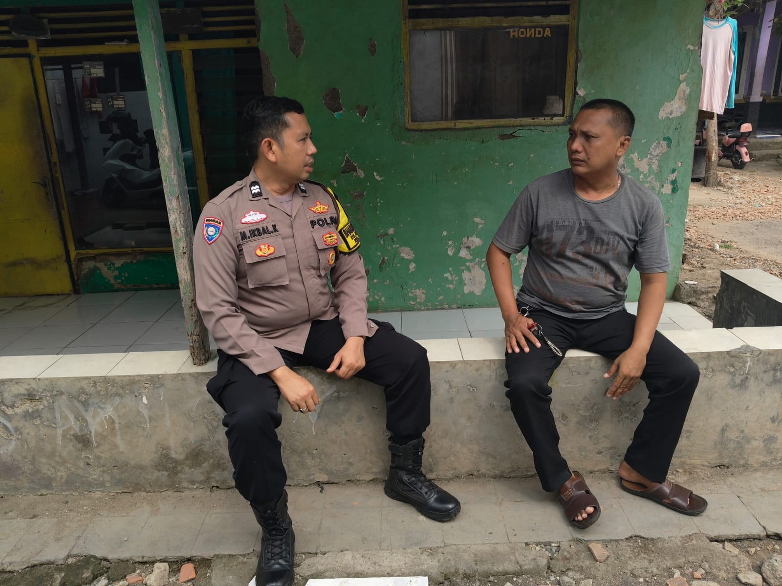 Bhabinkamtibmas Polsek Klari Edukasi Pencegahan TPPO