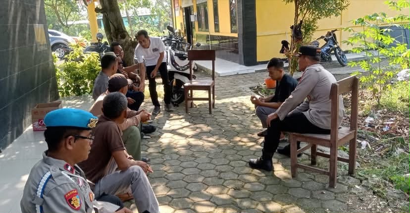 Gelar Jumat Curhat, Polisi Banyusari Dengarkan Keluhan Warga