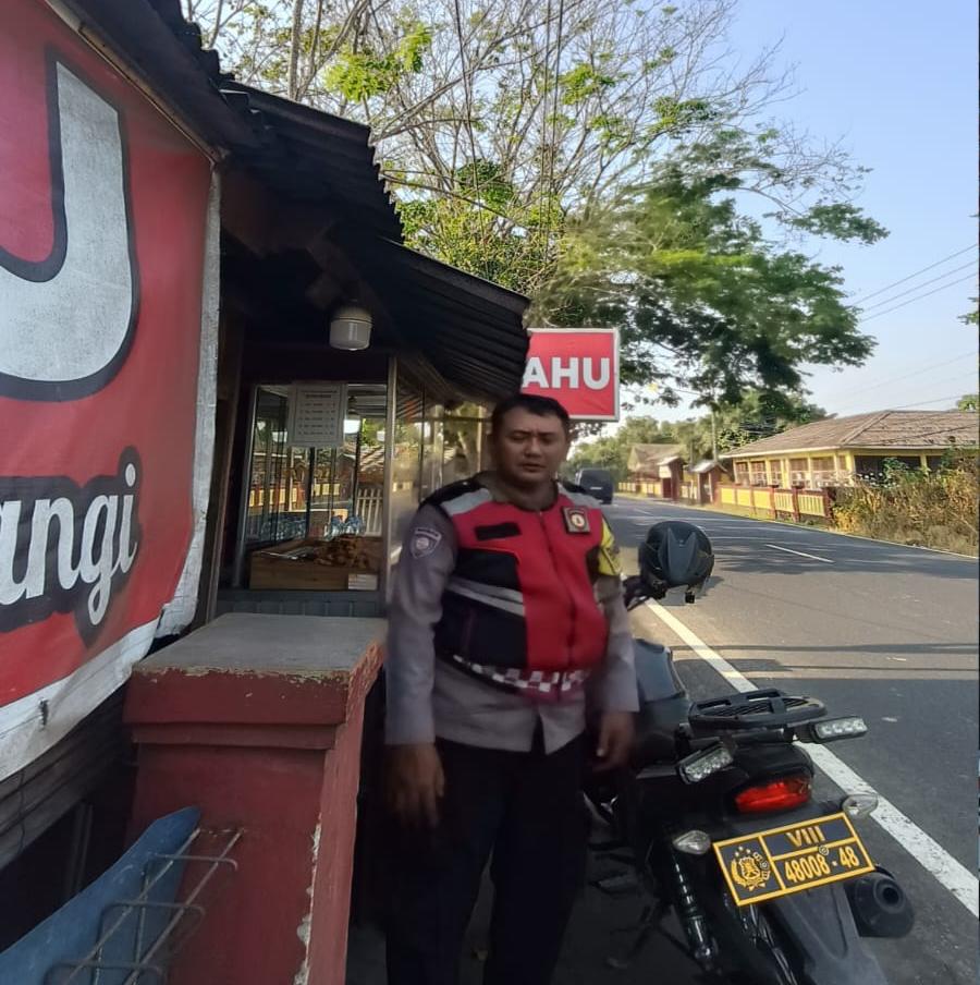 Prekat Polsek Banyusari Giat Patroli Jalan Raya Antisipasi Kejahatan