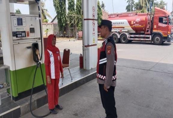 Kunjungi SPBU Gempol Patroli Prekat Polsek Banyusari di Siang Hari