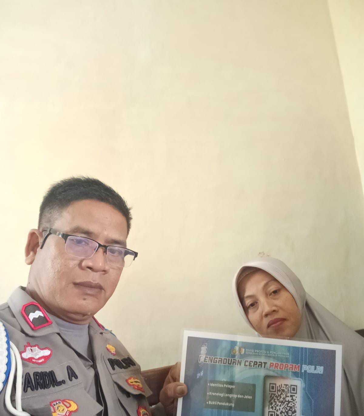 Polsek Banyusari Melaksanakan Giat Sosialisasi QR Barcode ke Masyarakat Pengaduan ke Divisi Propam Polri Bidpropam Polda Jabar
