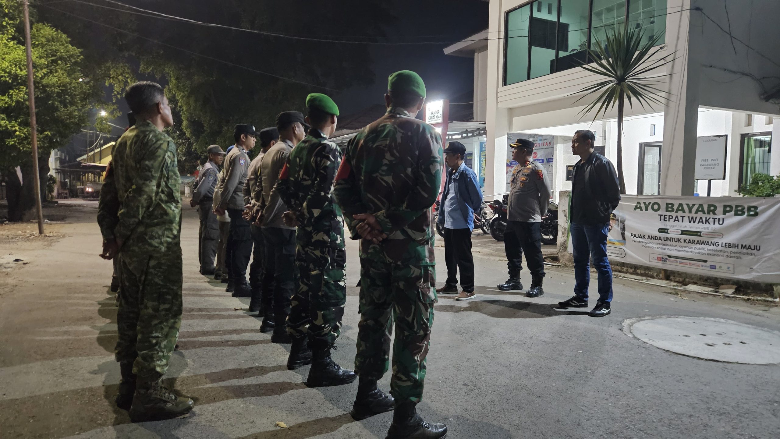 Apel Gabungan Dalam Rangka Persiapan Ops Patroli Presisi Karang Terpadu / PREKAT, KRYD dipimpin Kapolsek Klari