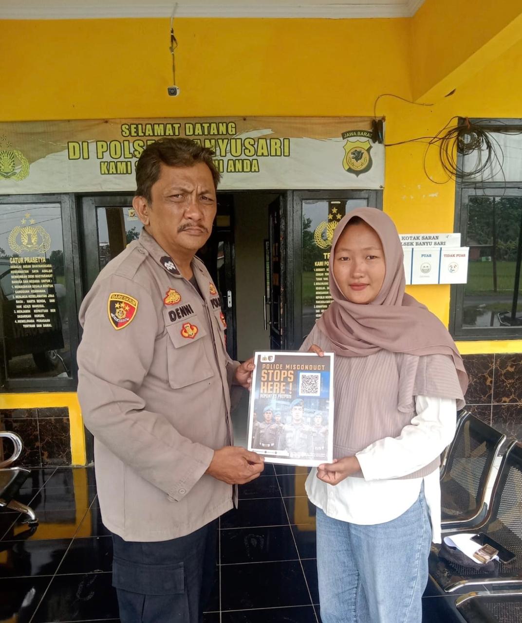 Polsek Banyusari Melaksanakan Giat Sosialisasi QR Barcode ke Masyarakat Pengaduan ke Divisi Propam Polri Bidpropam Polda Jabar