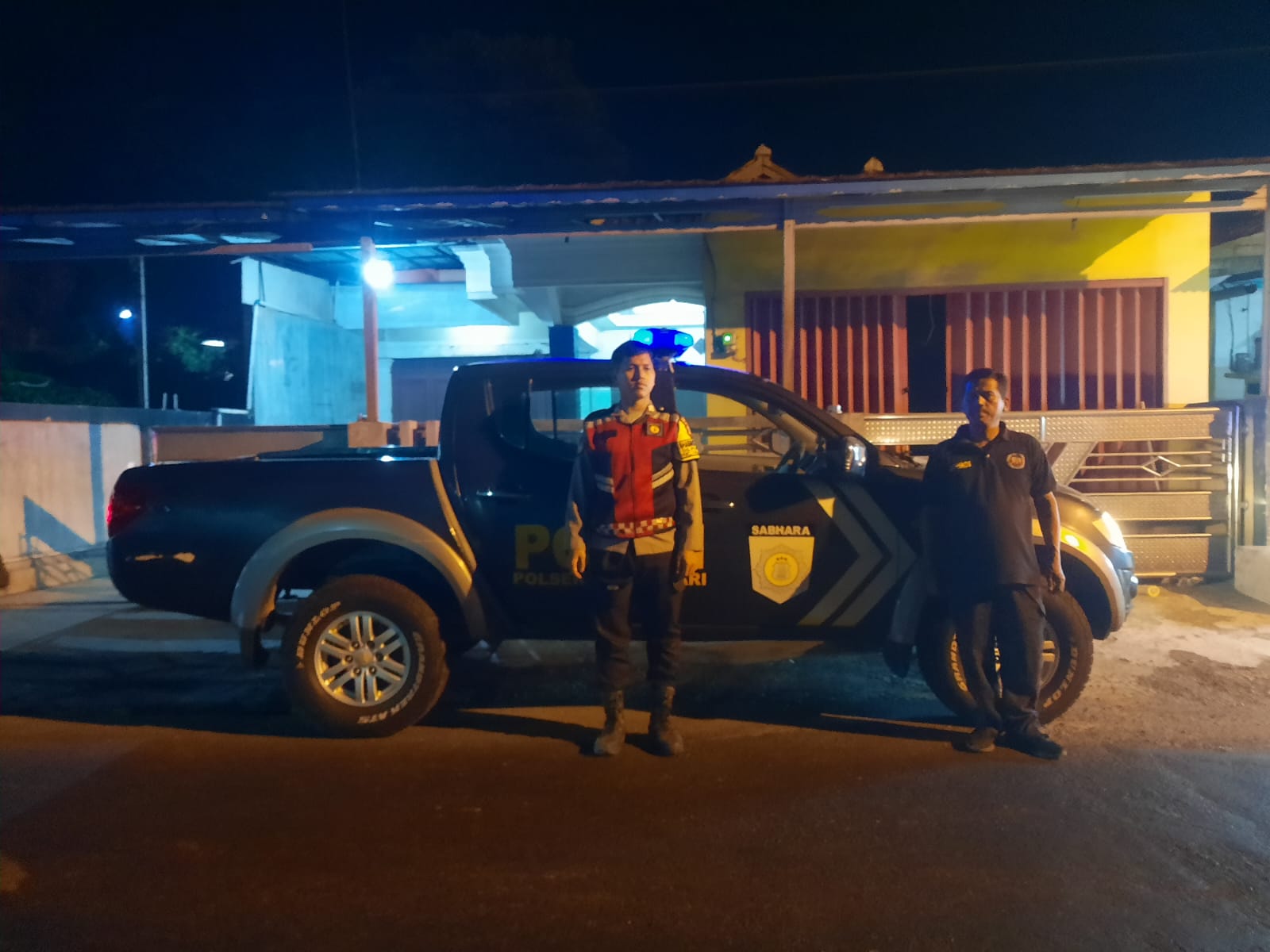 Bhabinkamtibmas Polsek Telagasari Susuri Wilayah Perbatasan Cegah Terjadinya Gukamtibmas Malam