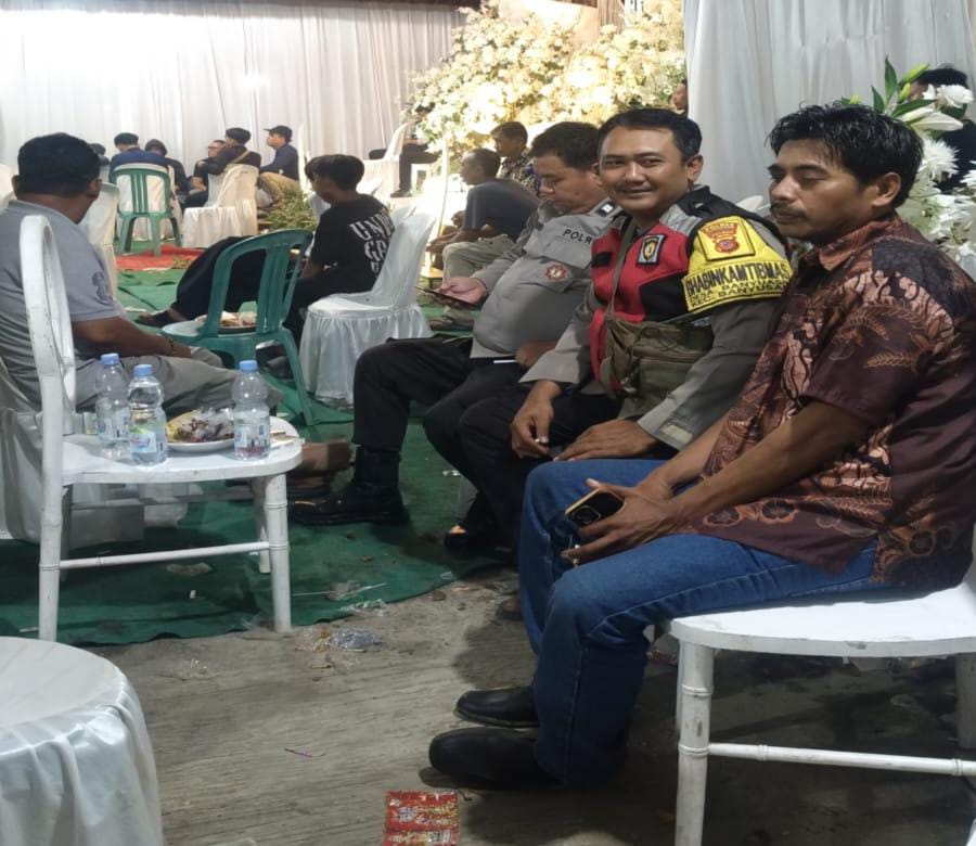 Anggota Polsek Banyusari Ciptakan Keamanan di Acara Hiburan/Hajatan di Desa Gembongan