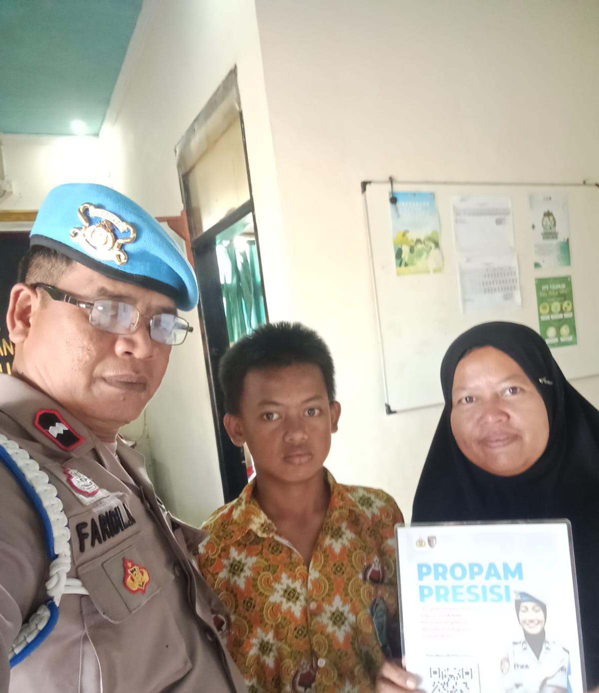 Polsek Banyusari Melaksanakan Giat Sosialisasi QR Barcode ke Masyarakat Pengaduan ke Divisi Propam Polri Bidpropam Polda Jabar