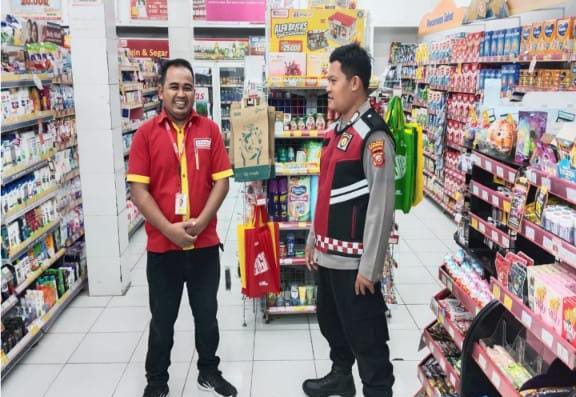 Giat Patroli Perekat Supermarket Alfamart Gempol Guna Antisipasi Kejahatan