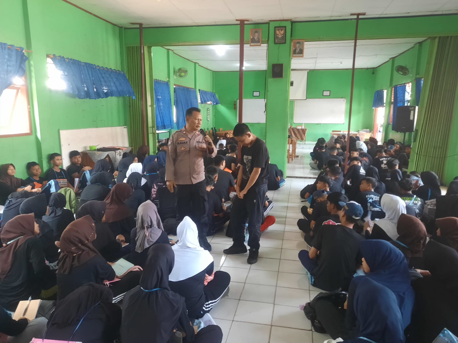Personel Polsek Telagasari Menjadi Pemateri MPLS di SMAN 1 Telagasari Sosialisasikan Pencegahan Pelecehan Seksual, Bullying, dan Anti Kekerasan