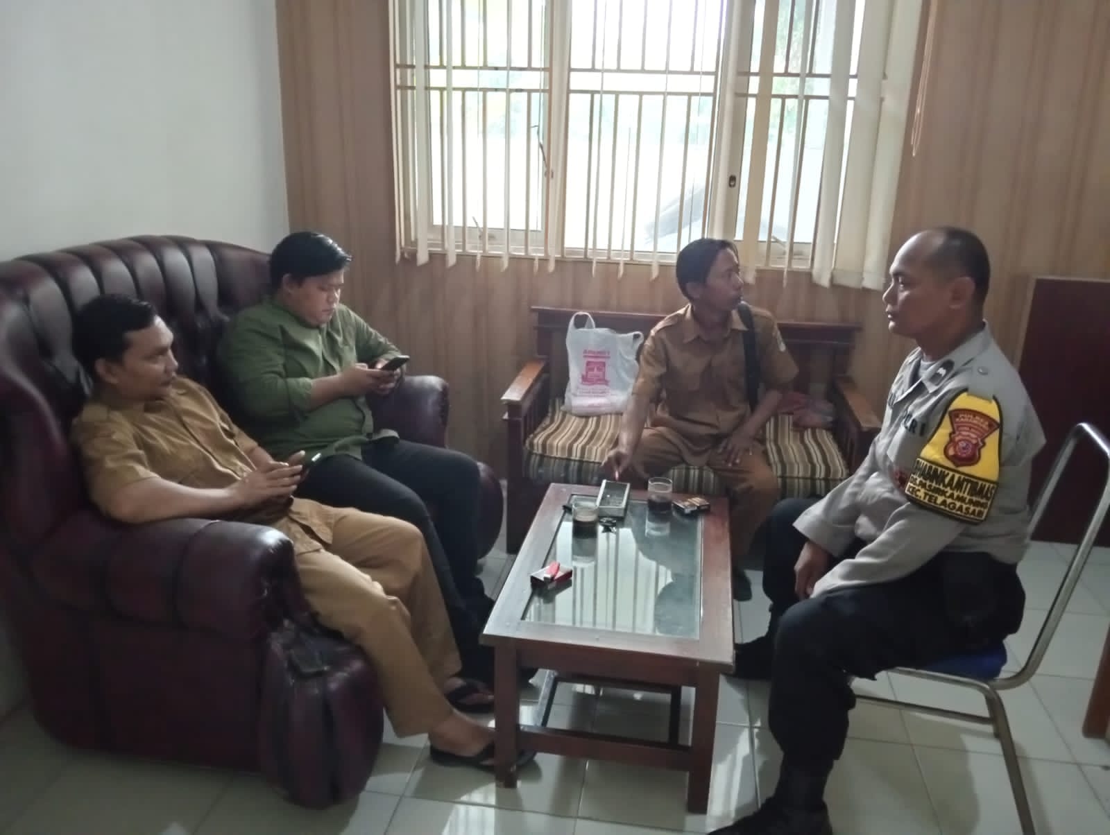 Bhabinkamtibmas Polsek Telagasari Laksanakan Sambang dan Beri Himbauan Kepada Masyarakat Binaan