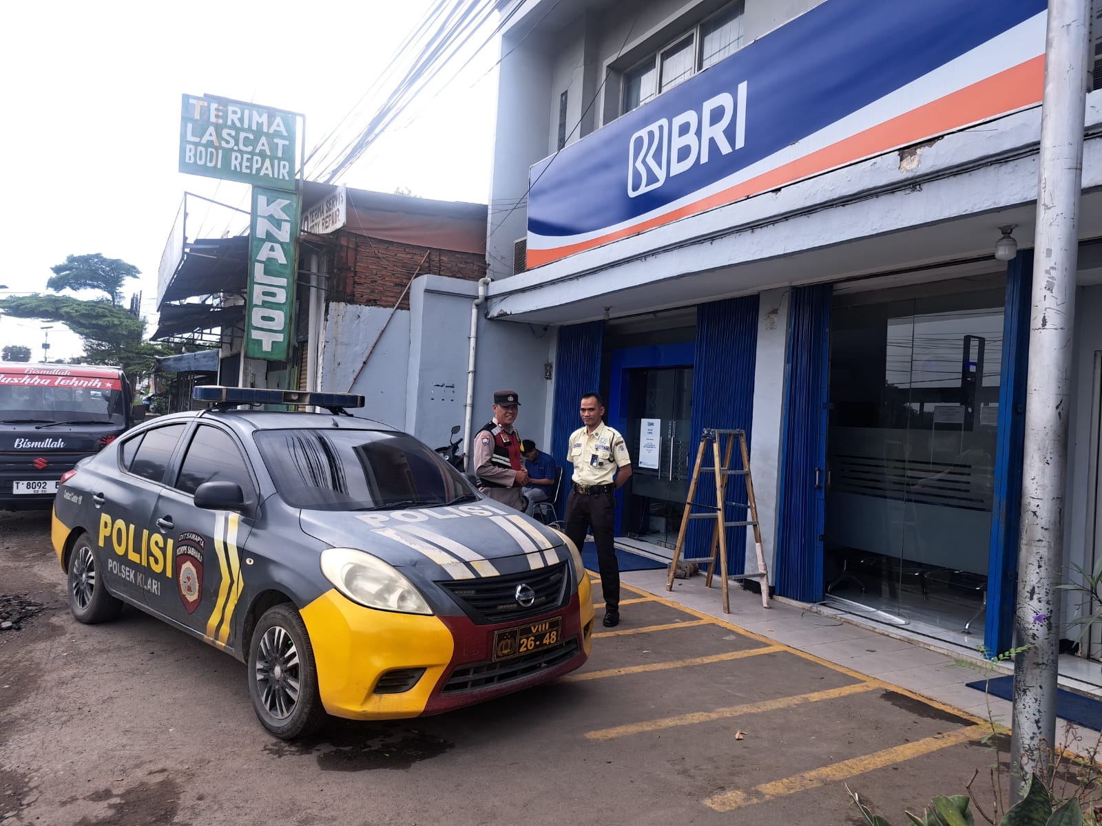 Polsek Klari Lakukan Patroli Pastikan Situasi Bank BRI Aman dan Kondusif