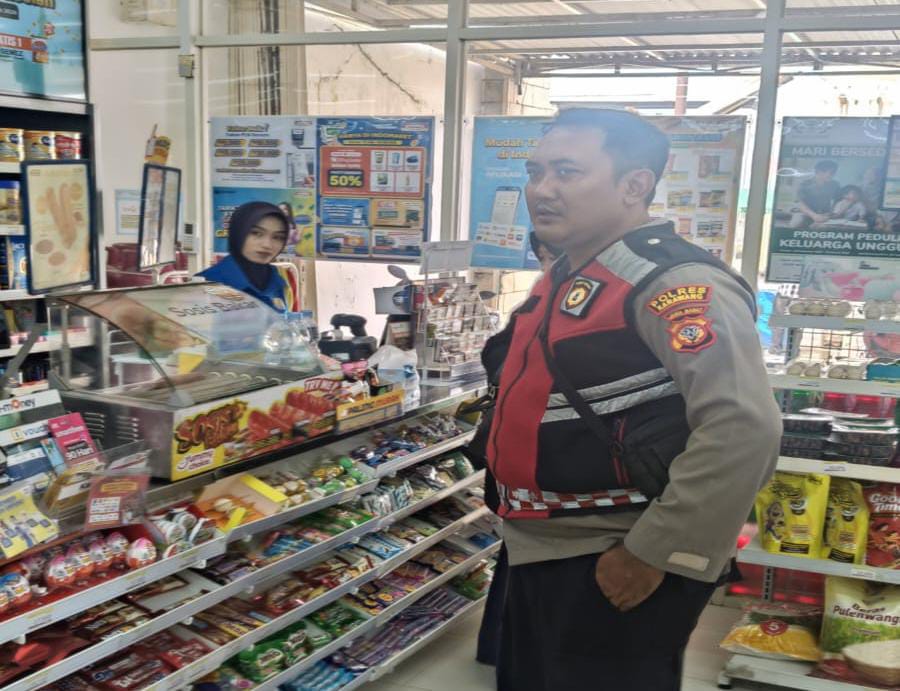 Giat Patroli Prekat Supermarket Indomart Gempol Antisipasi Kejahatan