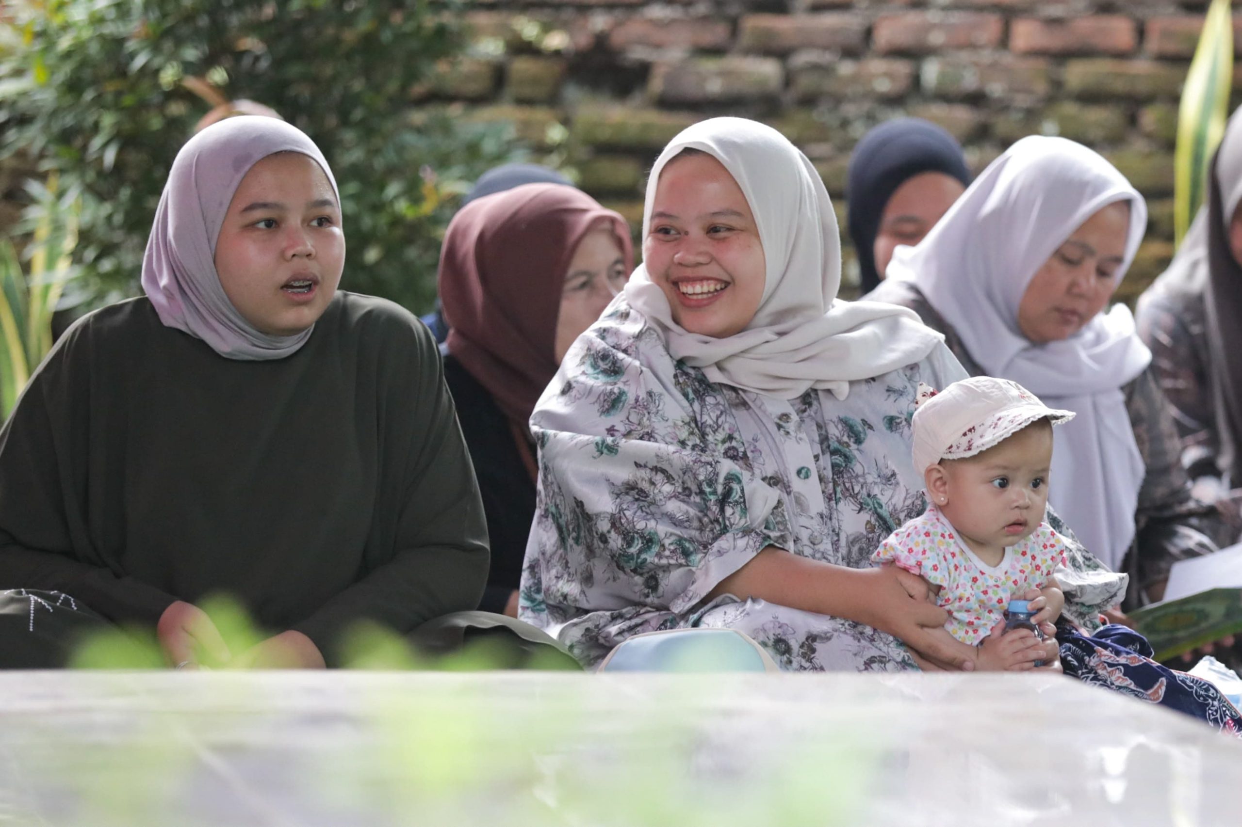 Humaira bersama Keluarga Hadir di Haul ke-20 Almarhumah Hj. Halimah binti Abah Ihum