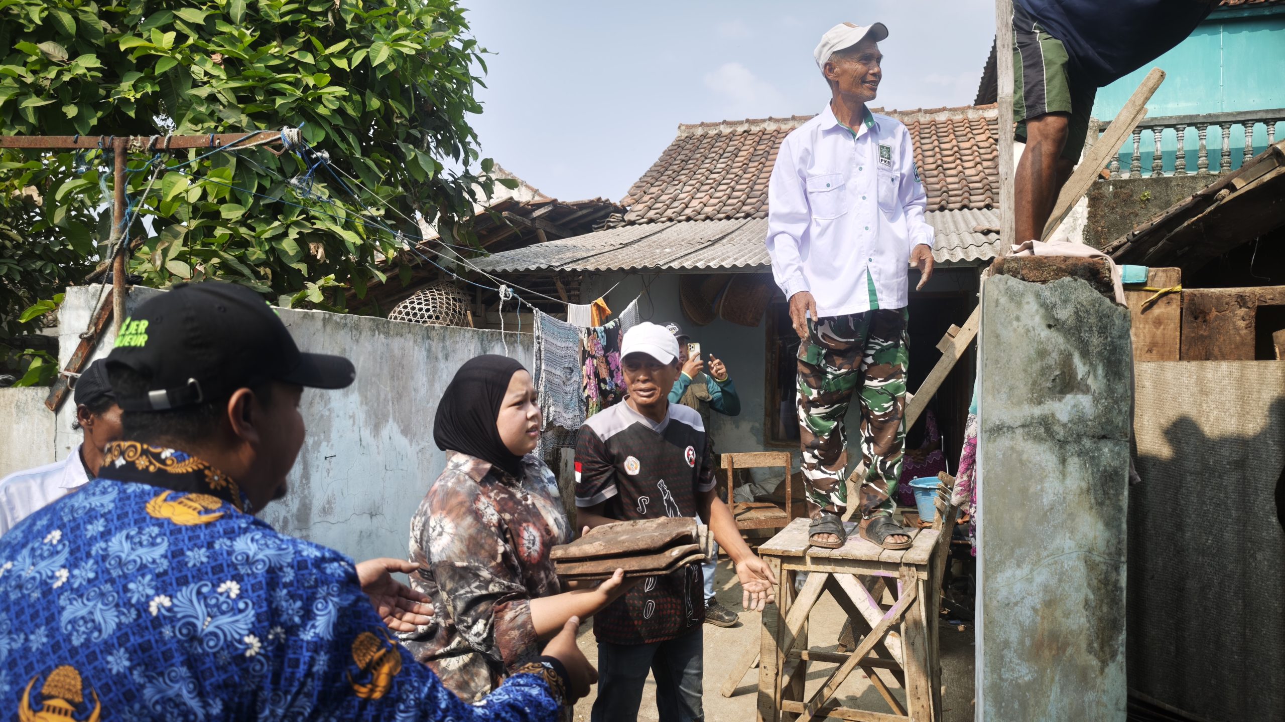 Humaira bersama Rumah Aspirasi Kang Cucun Kembali Bangun Rumah Warga