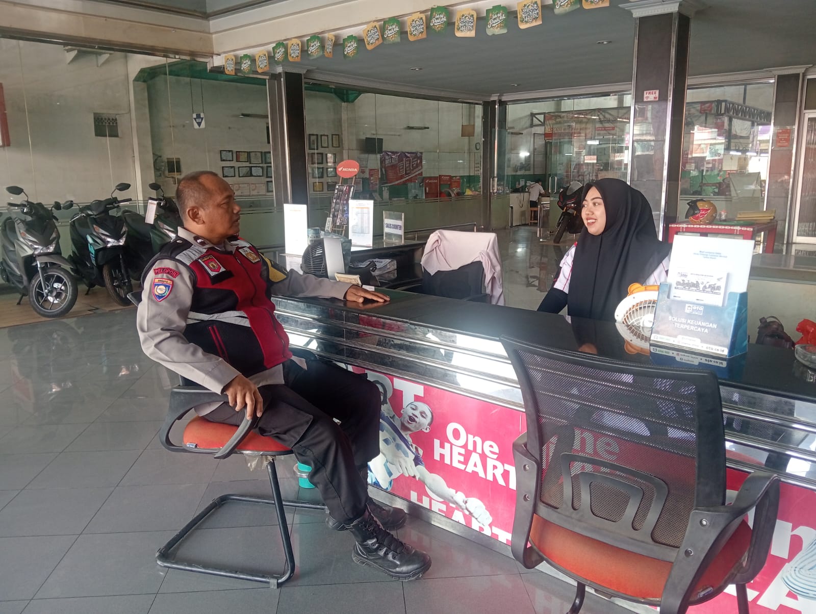 Bhabinkamtibmas Polsek Telagasari Sebarkan Himbauan Waspada TPPO