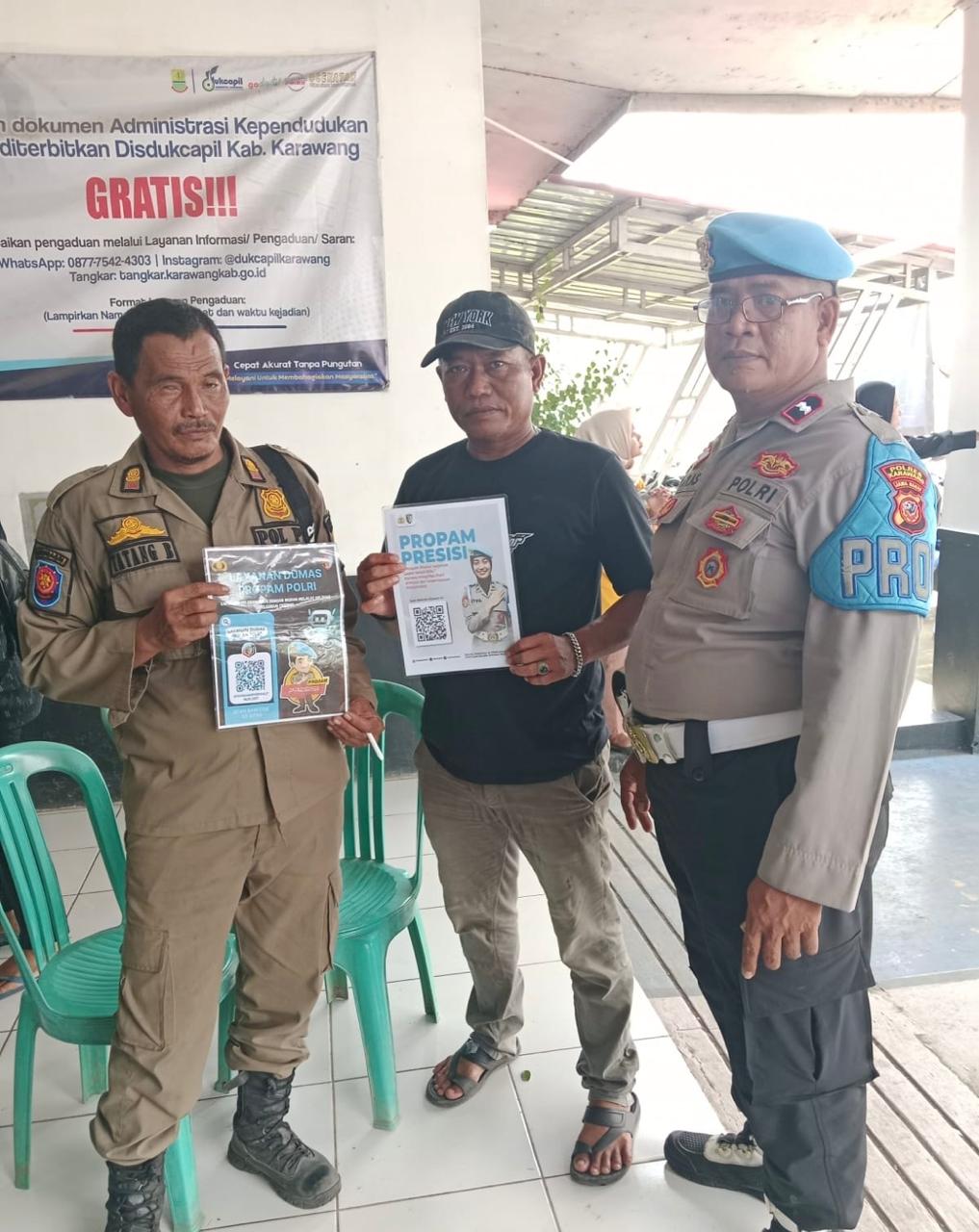 Polsek Banyusari Melaksanakan Giat Sosialisasi QR Barcode ke Masyarakat Pengaduan ke Divisi Propam Polri Bidpropam Polda Jabar