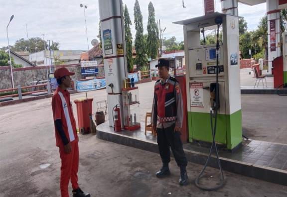 Kunjungi SPBU Gempol Patroli Prekat Polsek Banyusari di Siang Hari