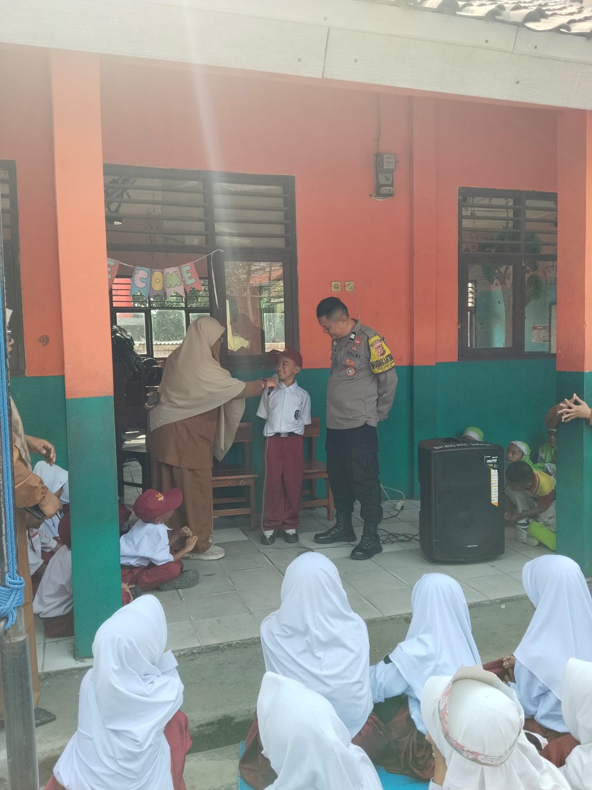 Edukasi Bahaya Bullying, Polsek Klari Pemateri di MPLS SDN Sumurkondang 1