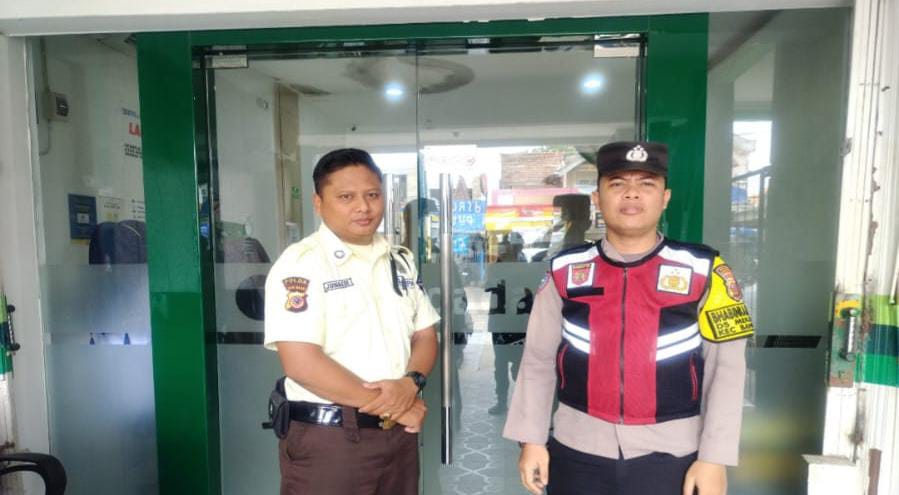 Kunjungi Pegadaian Gempol Patroli Prekat Polsek Banyusari di Siang Hari