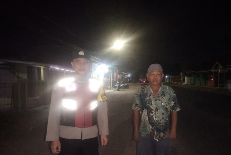 Bhabinkamtibmas Ikut Serta Dalam Giat Ronda Bersama Warga