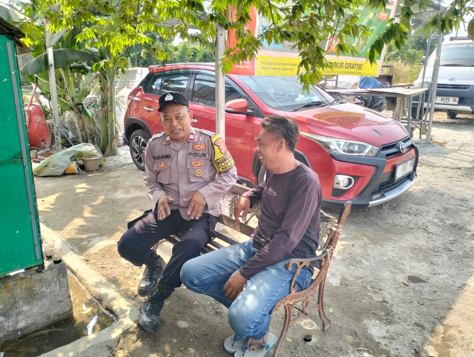 Aiptu H. Karna Laksanakan Patroli Malam, Sambangi Warga Dusun Sukamulya  ‎