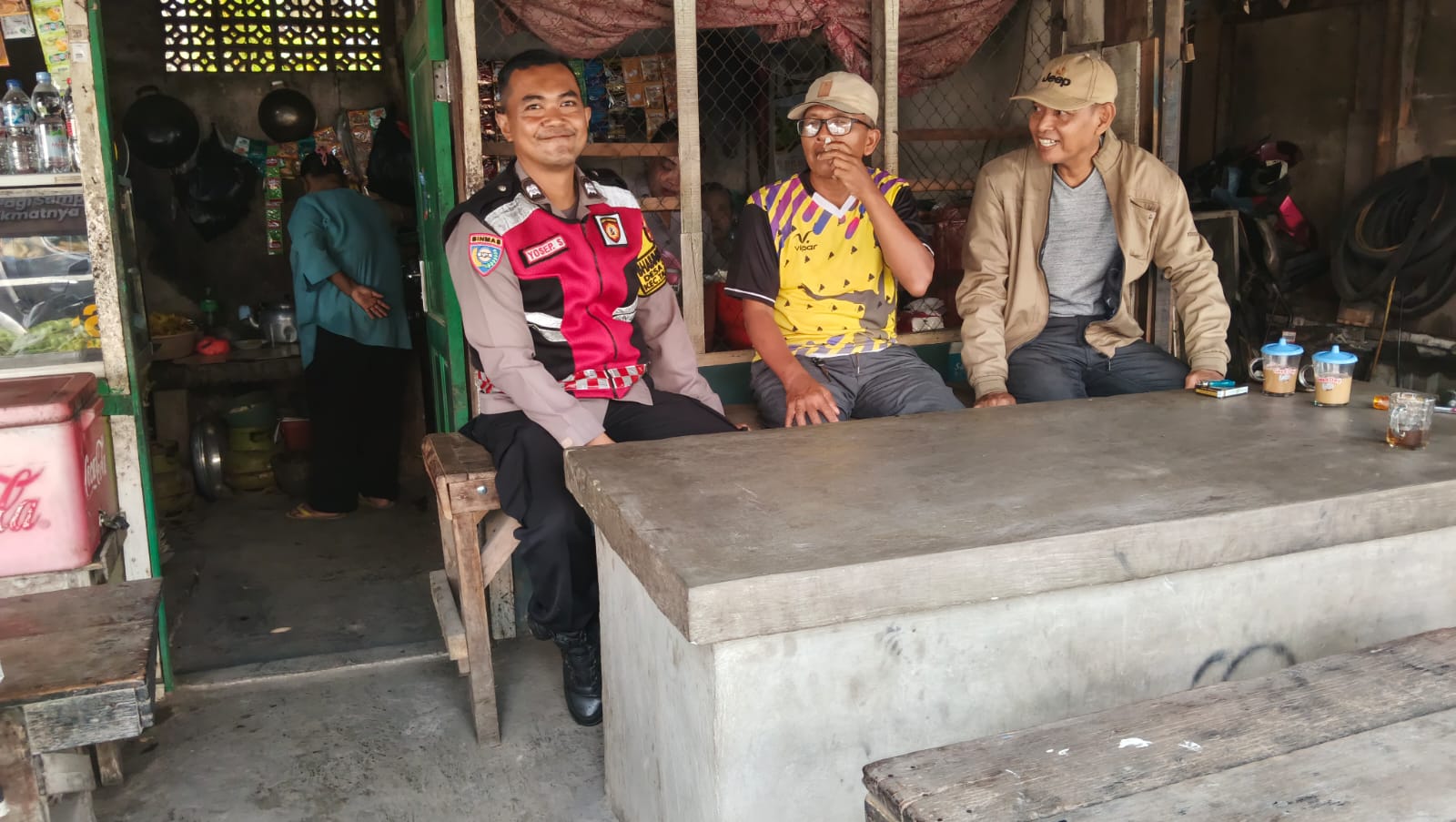 Bhabinkamtibmas Polsek Telagasari Antisipasi Kenakalan Remaja dengan Sebar Himbauan Kepada Orangtua