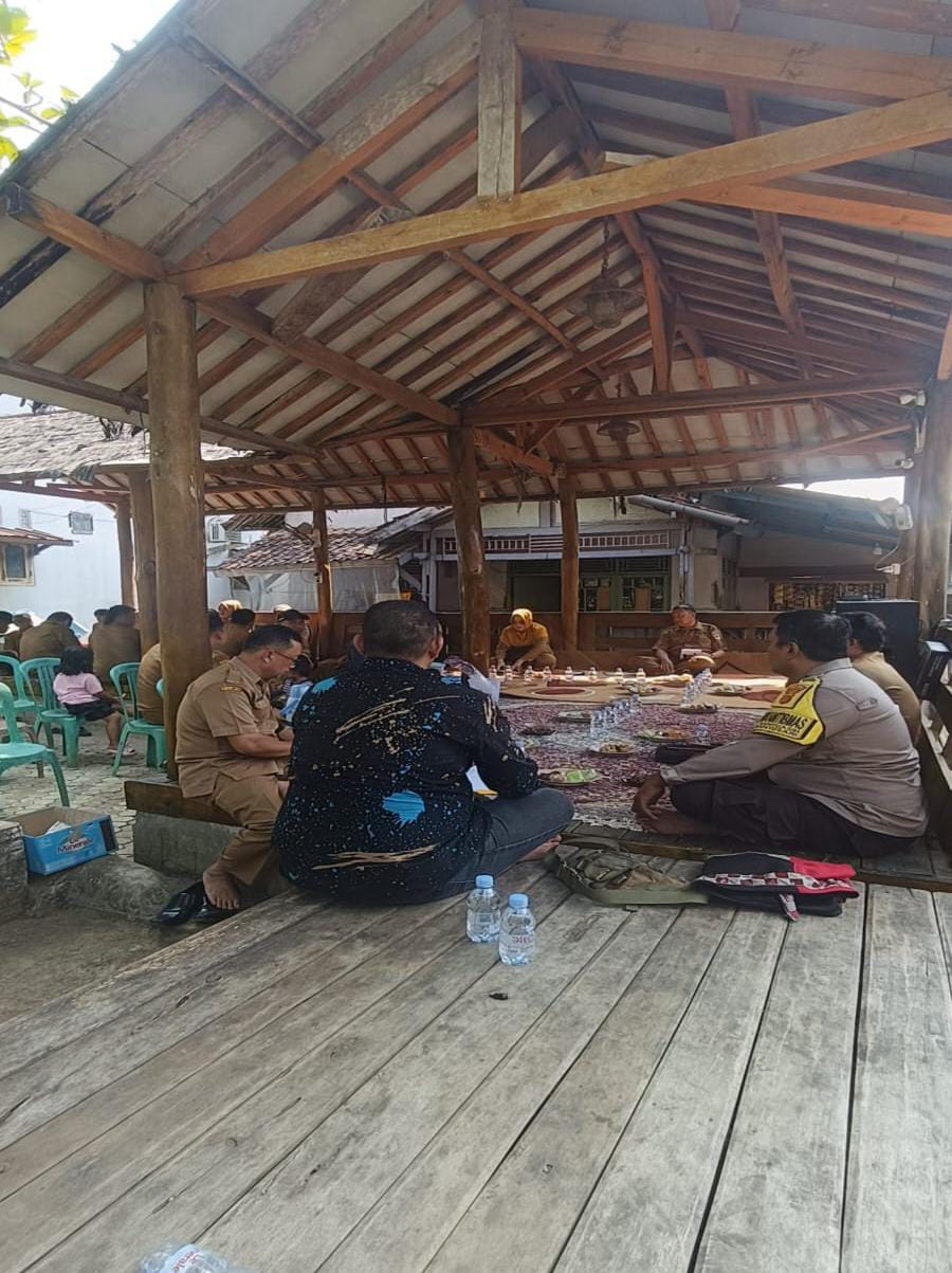 Kapolsek Banyusari mengikuti Rapat Minggon Tingkat Kecamatan Banyusari