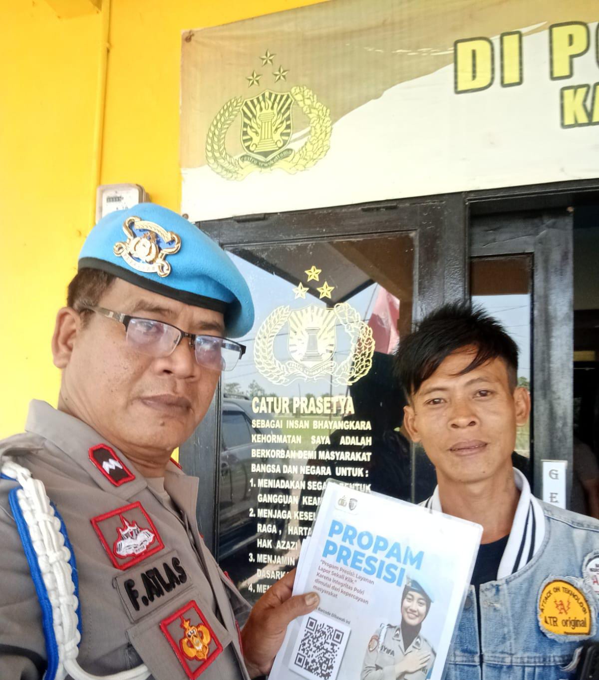Polsek Banyusari Melaksanakan Giat Sosialisasi QR Barcode ke Masyarakat Pengaduan ke Divisi Propam Polri Bidpropam Polda Jabar