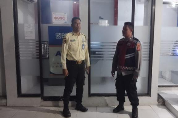 Kunjungi BRI Gempol Patroli Prekat Polsek Banyusari di Malam Hari