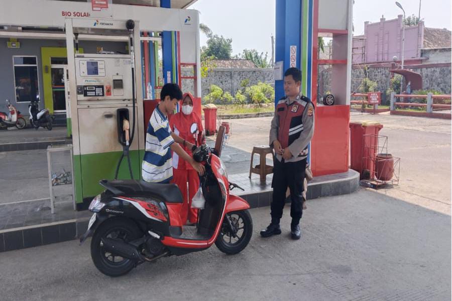 Kunjungi SPBU Gempol Patroli Prekat Polsek Banyusari di Siang Hari