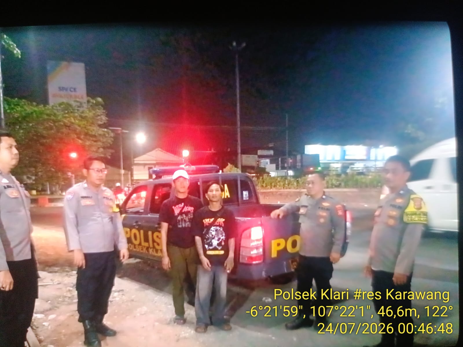 Personil Polsek Klari Laksanakan Patroli Dinihari Antisipasi Gangguan Kamtibmas di Sekitaran Jalan Raya Klari Kosambi