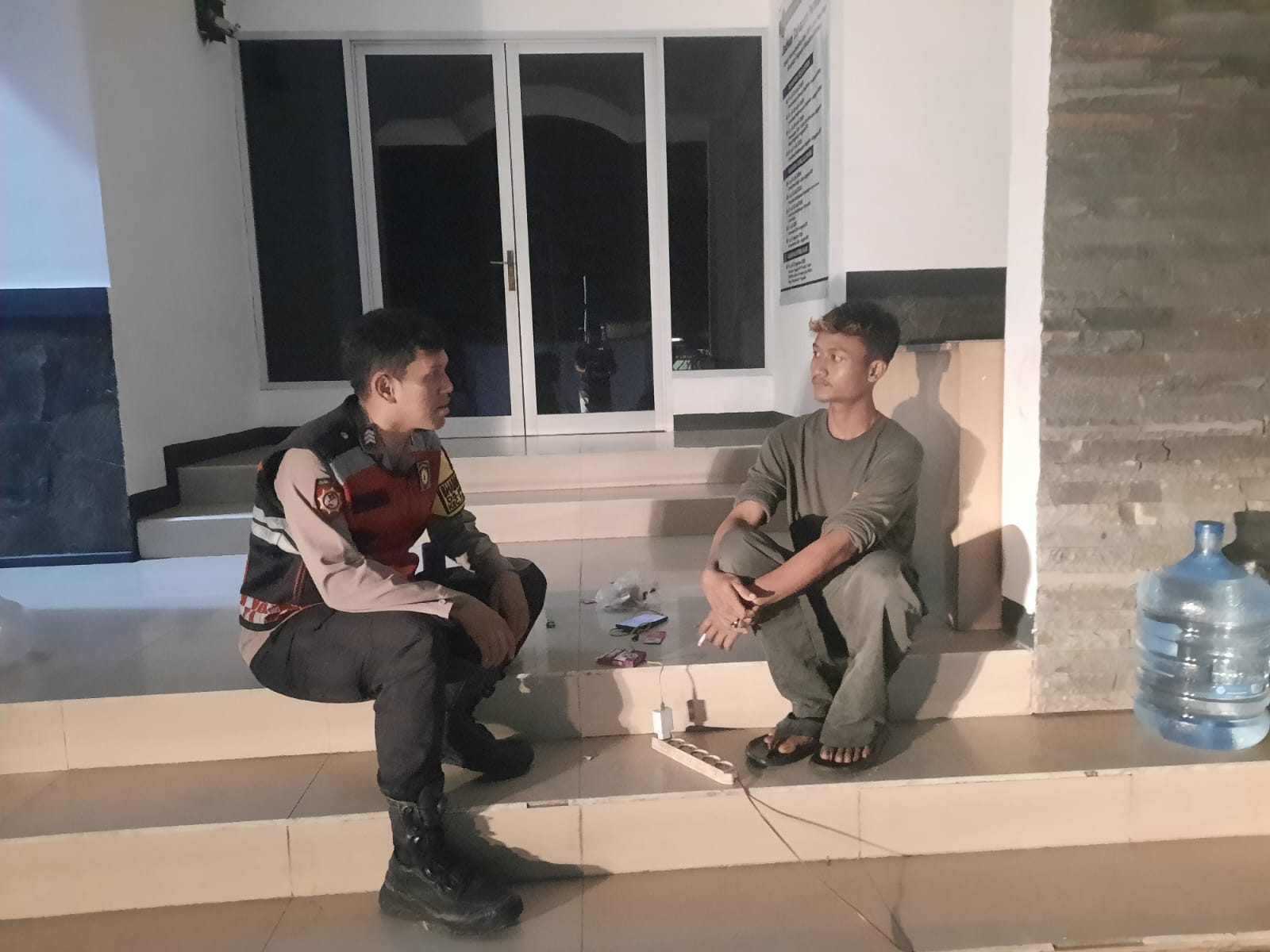 Bhabinkamtibmas Polsek Telagasari Gencar Laksanakan Ronda Bersama Warga, Waspada Potensi Gukamtibmas Malam