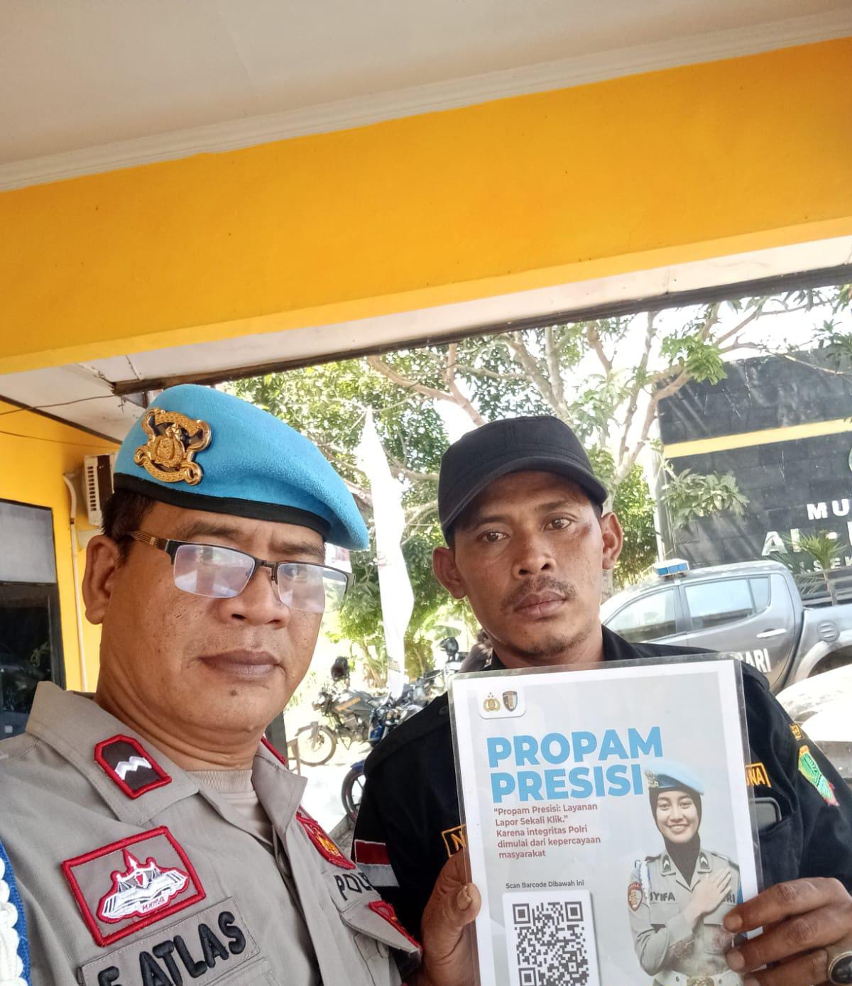 Polsek Banyusari Melaksanakan Giat Sosialisasi QR Barcode ke Masyarakat Pengaduan ke Divisi Propam Polri Bidpropam Polda Jabar