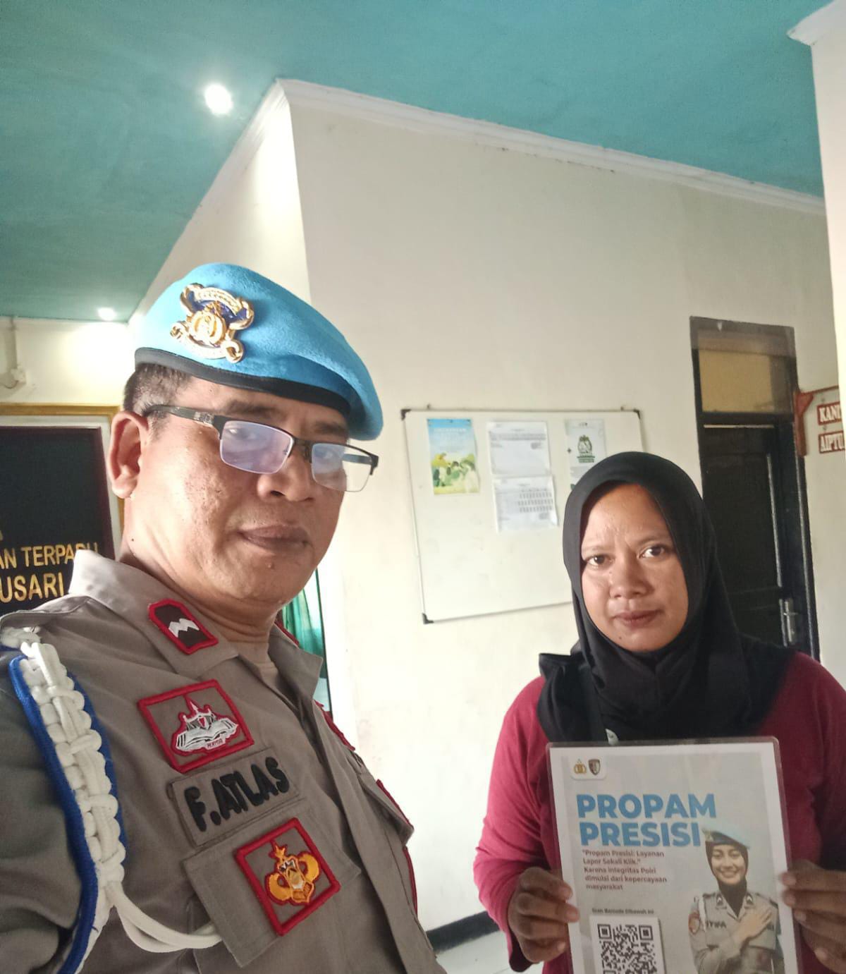 Polsek Banyusari Melaksanakan Giat Sosialisasi QR Barcode ke Masyarakat Pengaduan ke Divisi Propam Polri Bidpropam Polda Jabar
