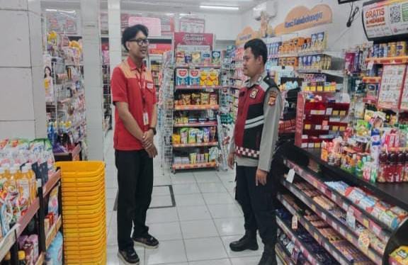 Giat Patroli Perekat Supermarket Alfamart Gempol Guna Antisipasi Kejahatan