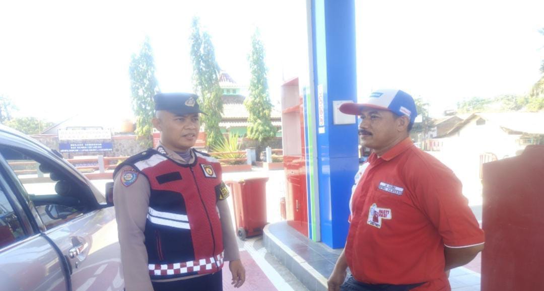 Kunjungi SPBU Gempol Patroli Prekat Polsek Banyusari di Siang Hari