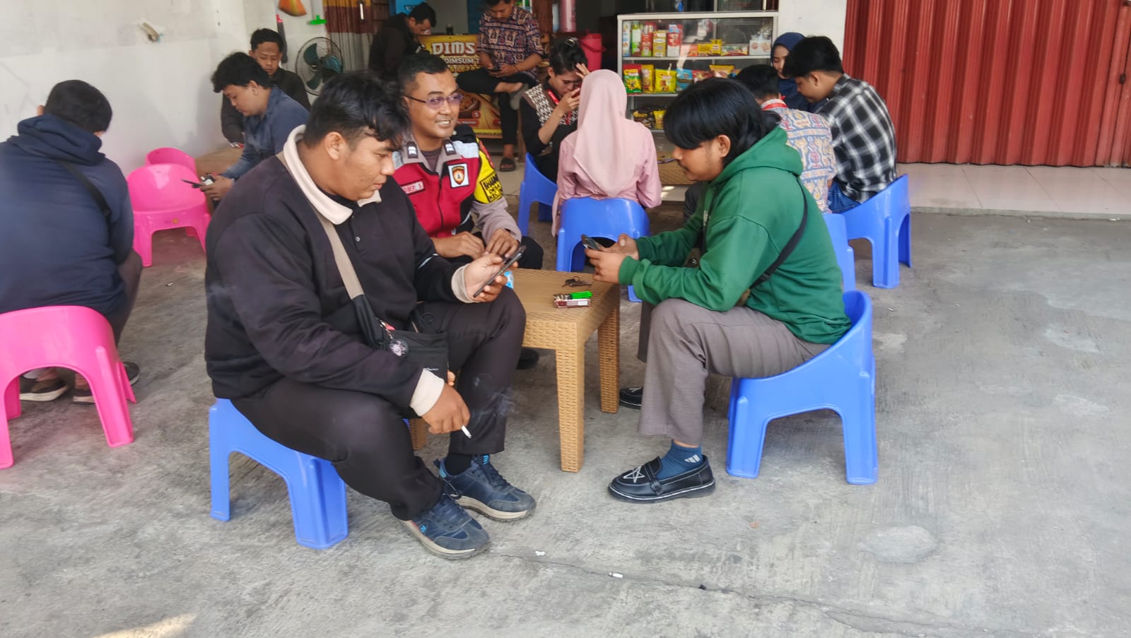 Bhabinkamtibmas Polsek Telagasari Himbau Orangtua Awasi Anak, Cegah Kenakalan Remaja