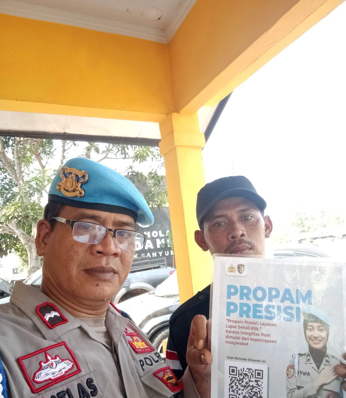 Polsek Banyusari Melaksanakan Giat Sosialisasi QR Barcode ke Masyarakat Pengaduan ke Divisi Propam Polri Bidpropam Polda Jabar