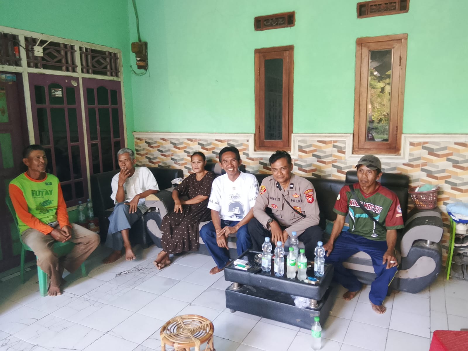 Prekat Polsek Banyusari Sosialisasikan Bahaya TPPO