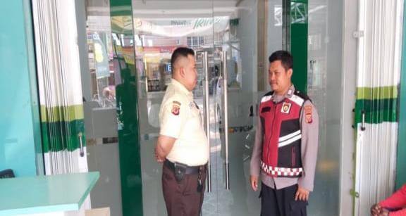 Kunjungi Pegadaian Gempol Patroli Prekat Polsek Banyusari di Siang Hari