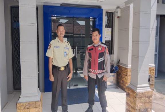 Kunjungi BRI Gempol Patroli Prekat Polsek Banyusari di Siang Hari