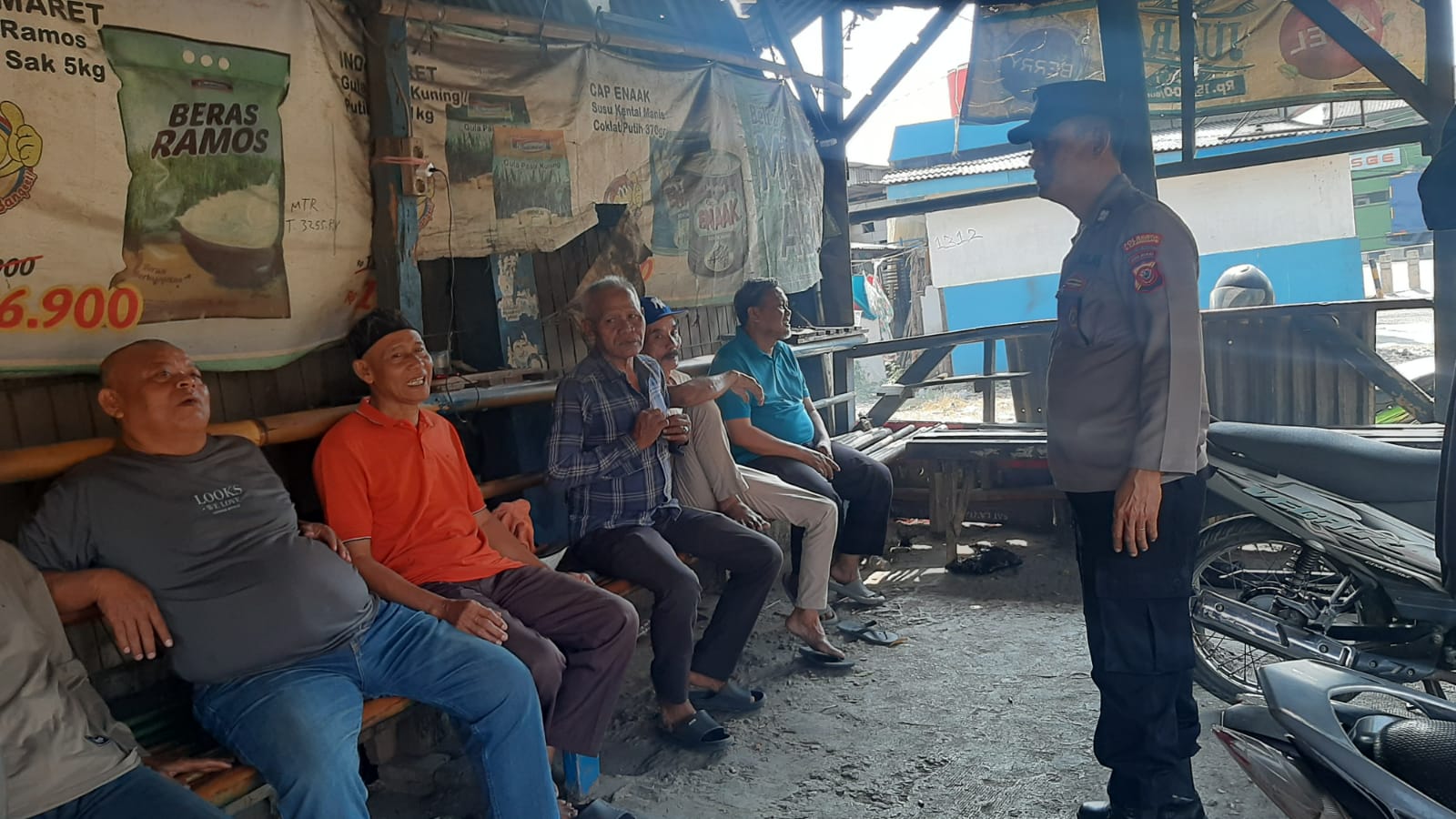 Panit Binmas Polsek Klari Berikan Imbauan Kamtibmas kepada Warga di Pangkalan Ojeg ‎