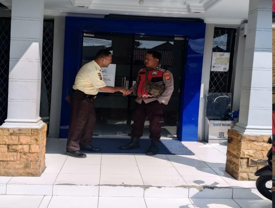 Kunjungi BRI Gempol Patroli Prekat Polsek Banyusari di Siang Hari