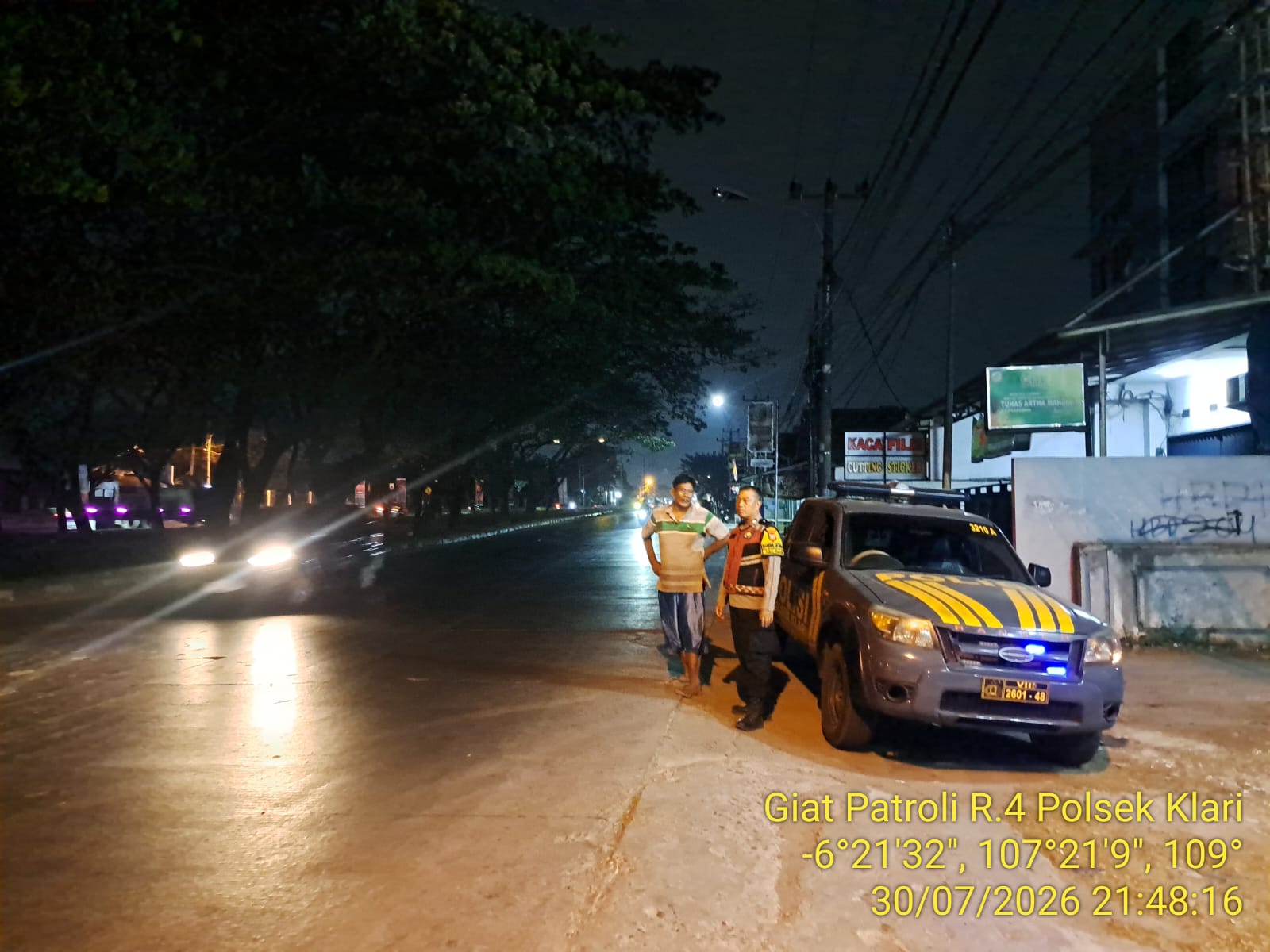Polsek Klari Lakukan Patroli Blue Light Malam Strongpoin di Bunderan Masari