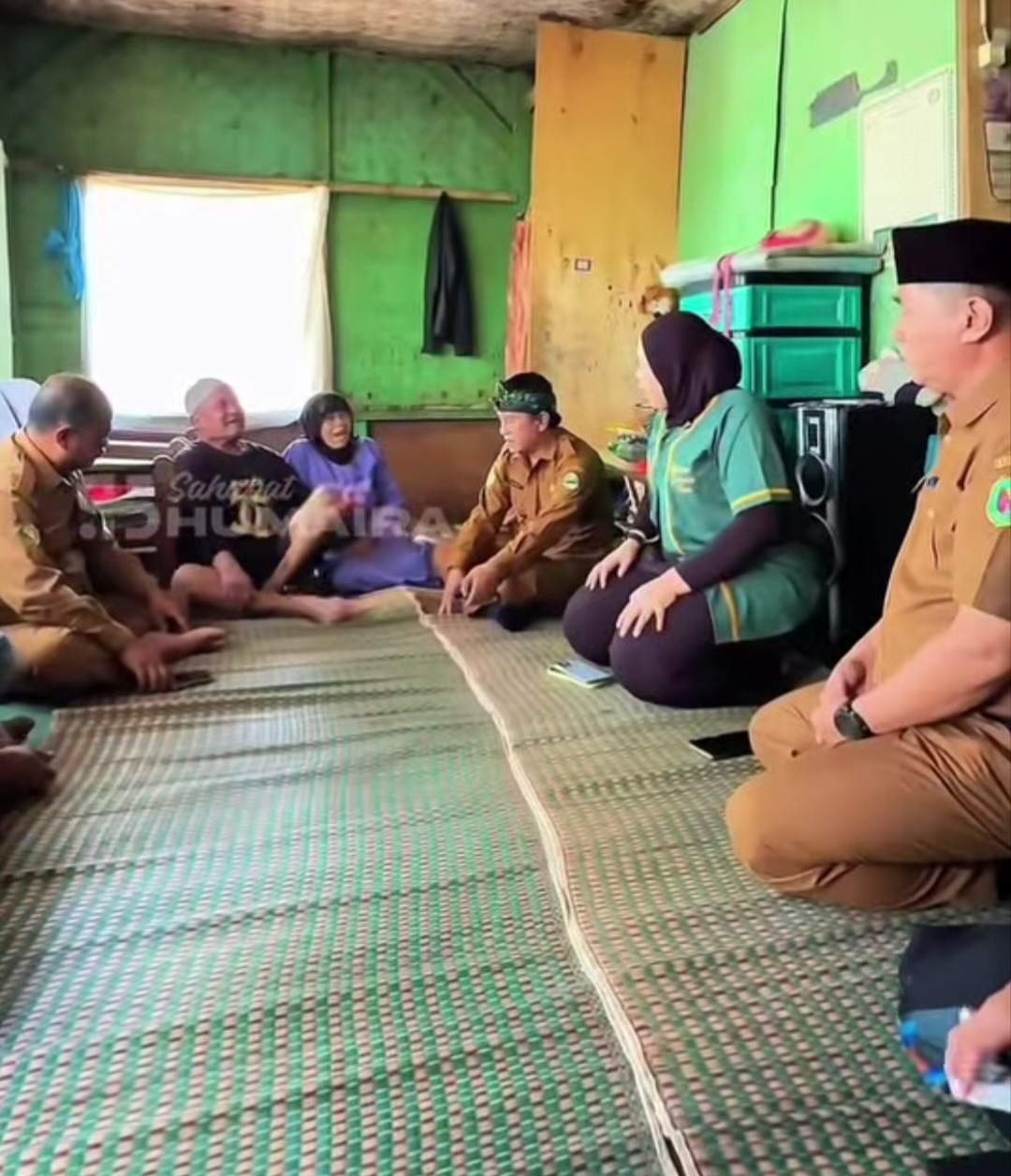 Humaira Zahrotun Noor Tinjau Rumah Ambruk di Ibun, Rumah Aspirasi Kang Cucun Siap Bangun Kembali Hunian Abah Oman