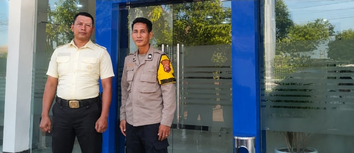 Patroli Polsek Jatisari Pastikan Perbankan Aman dan Kondusif, Kunjungi Kantor Bank BRI ‎