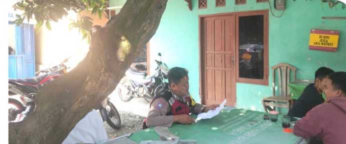 Personil Polsek Telukjambe Barat Edukasi Dampak Judi Online