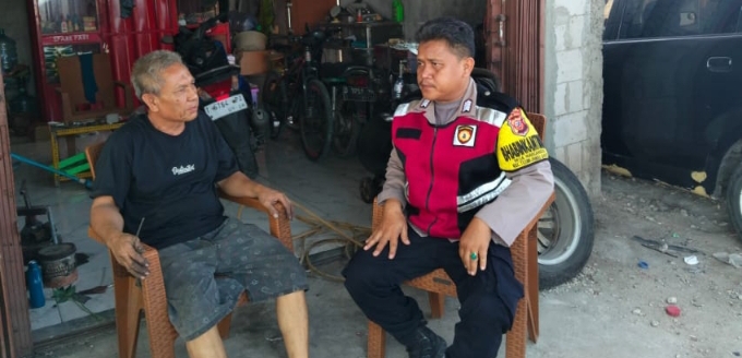 Waspada TPPO, Personil Polsek Telukjambe Barat Ingatkan Warga Jangan Tergiur Gaji Besar