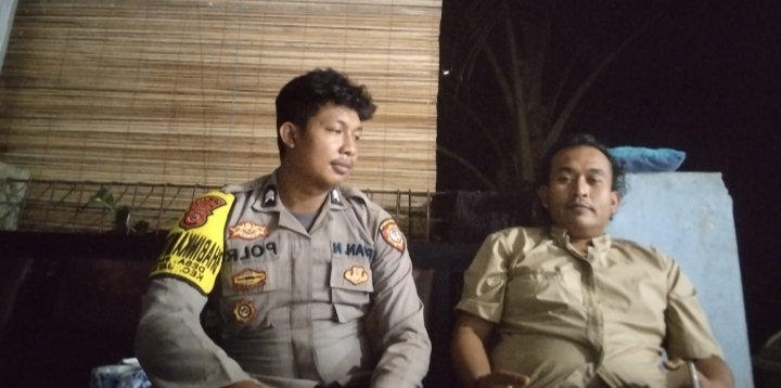 Briptu Asep Irpan Laksanakan Siskamling Bareng Wargs Antisipasi Gukamtibmas