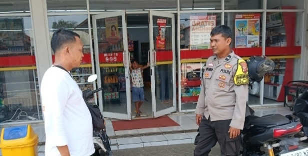 Patroli Połsek Jatisari Ingatkan Kamtibmas Kepada Juru Parkir Alfamart
