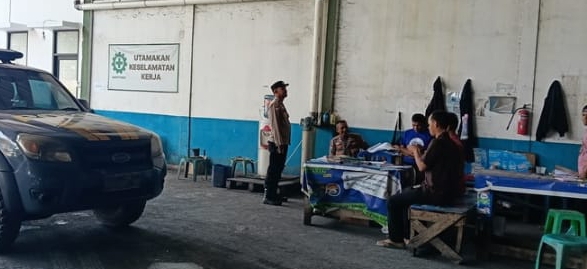 Sambangi Perusahaan, Anggota Polsek Jatisari Edukasikan Kamtibmas Kepada Karyawan